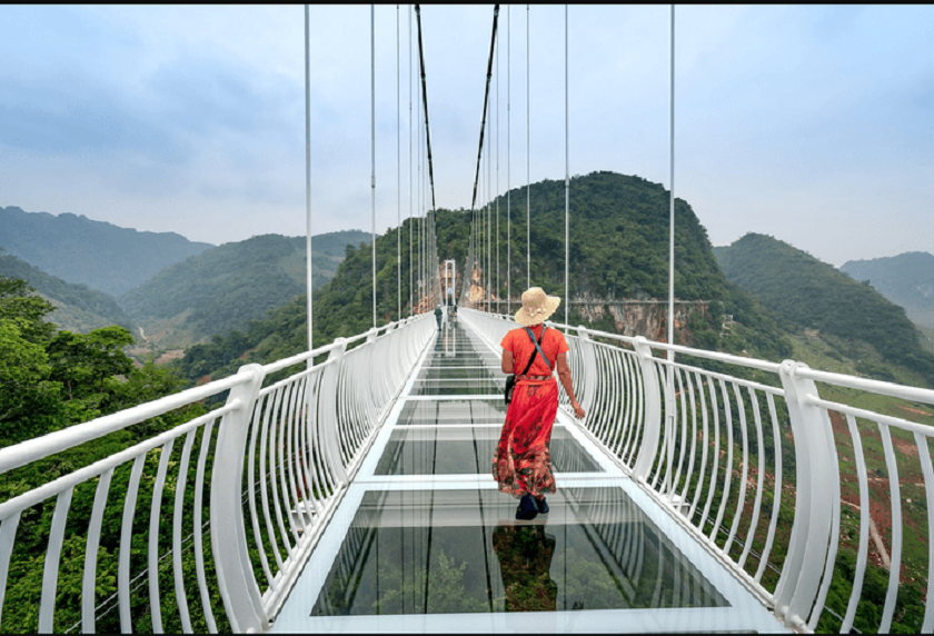 पर्यटन प्रवर्द्धनका लागि बन्दीपुरमा सिसाको पुल