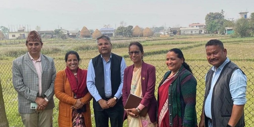 चितवन  उपनिर्वाचन : केन्द्रीय नेता भोट माग्दै टोल–टोलमा