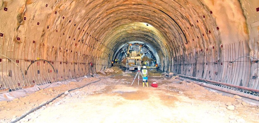 नागढुङ्गा–सिस्नेखोला सुरुङमार्ग :  मुख्य टनेल करिब चार सय मिटर खन्न बाँकी