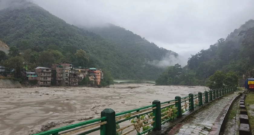 अपडेट : भारतमा हिमताल फुट्दा १० जनाको मृत्यु, ८२ जना अझै बेपत्ता