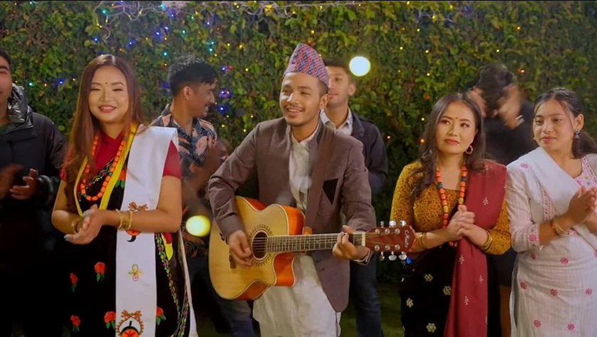 आशिषले ल्याए तिहार गीत ‘झिलीमिली’
