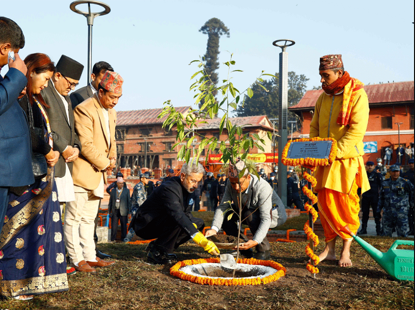 जयशंकरले गरे पशुपतिनाथको दर्शन,परिसरमा वृक्षारोपण