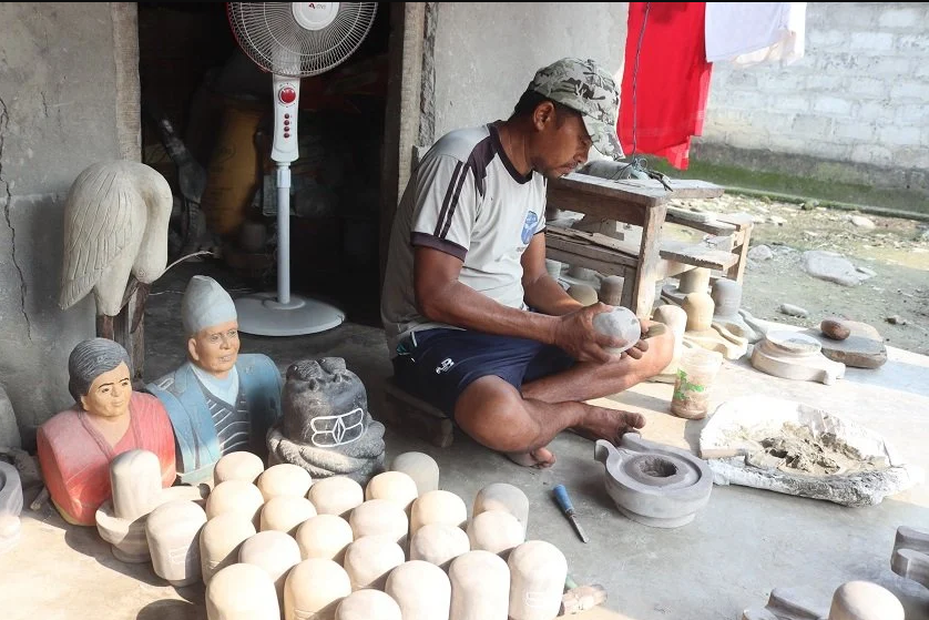 ढुङ्गामा कला भर्दै गोविन्द बोटे