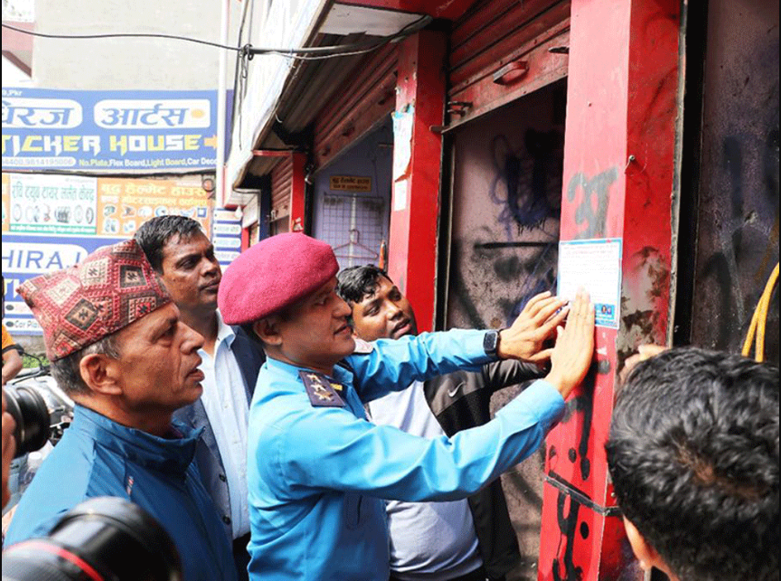 प्रहरीद्वारा ‘स्टिकर’ अभियान सुरु