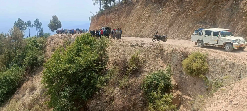 डडेल्धुरामा कार दुर्घटना हुँदा एक जनाको मृत्यु