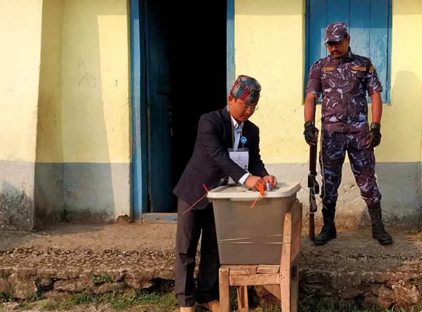 आचारसंहिता उल्लंघन गरेर रास्वपा उम्मेदवार मिलन लिम्बूले गरे मतदान