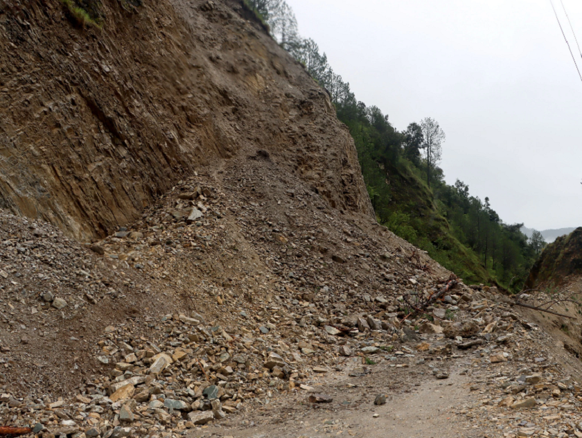 धरान-धनकुटा सडक अवरुद्ध, बाढीका कारण बस्ती जोखिममा