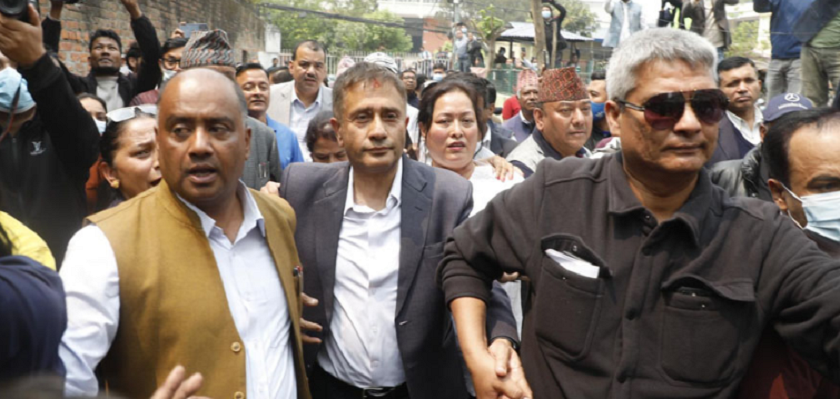 एक सय ३ दिनपछि तनाव झेल्दै काठमाडौंका प्रमुख प्रशासकीय अधिृकतले गरे हाजिर