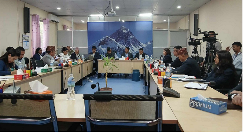 बरु ६ महिना यात्रा नगरौँ, यातायात व्यवसायीको धम्कीबाट नडराऔँ : सांसद शाही