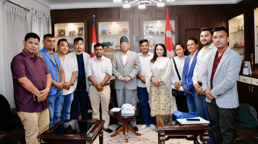 सहमतिबाटै अध्यक्ष टुङ्ग्याउन वाईसीएलका नेताहरू खुमलटारमा