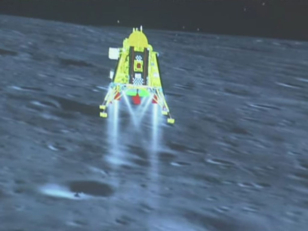 भारतको ‘चन्द्रयान-३’ चन्द्रमाको सतहमा सफलतापूर्वक अवतरण