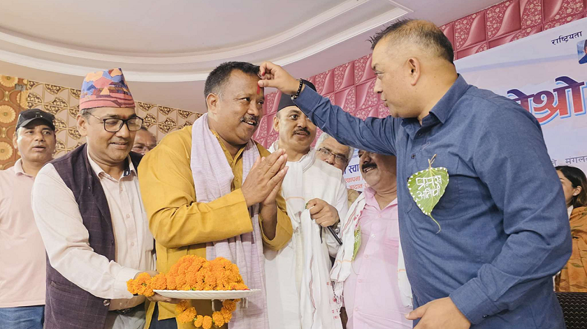 नाउपाका बाँके अध्यक्ष चन्तराम थारू कांग्रेसमा