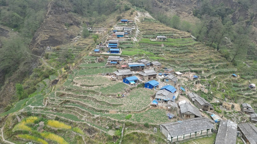 पहिरोका कारण रित्तिँदै म्याग्दीको चौरखानी गाउँ