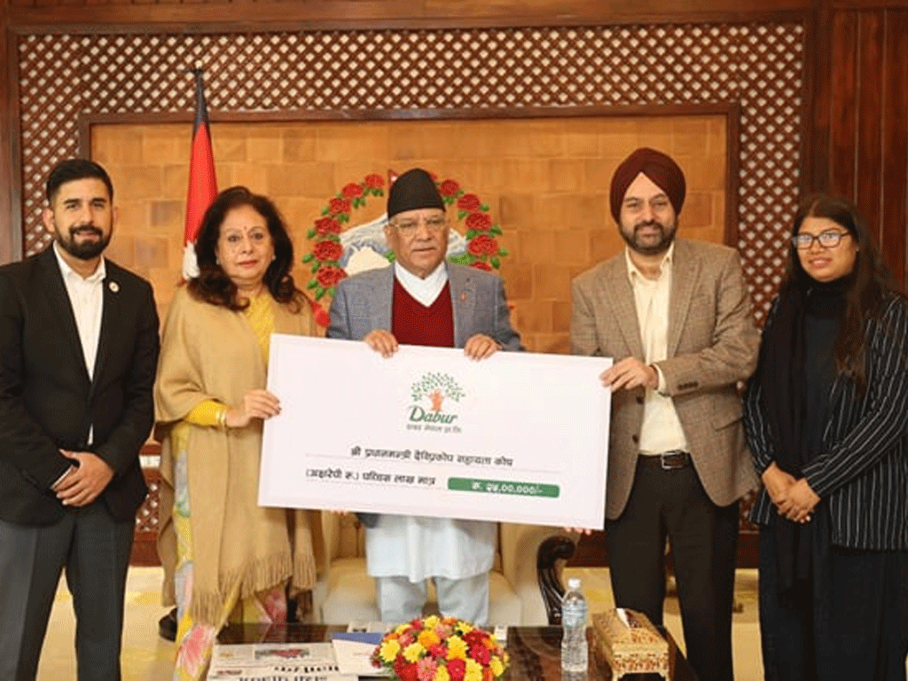 डाबर नेपालद्वारा प्रधानमन्त्री दैवी प्रकोप उद्धार कोषमा २५ लाख हस्तान्तरण