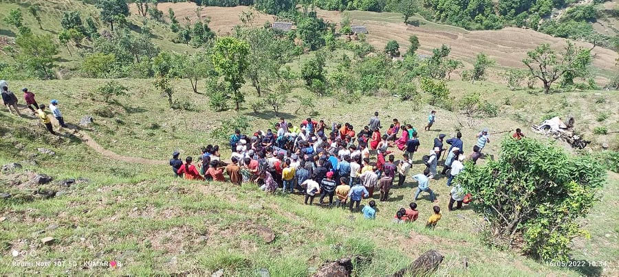 एमालेको विजय जुलुसमा प्रयोग भएको गाडी दुर्घटना
