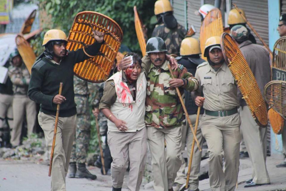 पश्चिम बंगालमा चुनाव, हिंसात्मक झडपमा दुई जनाको मृत्यु