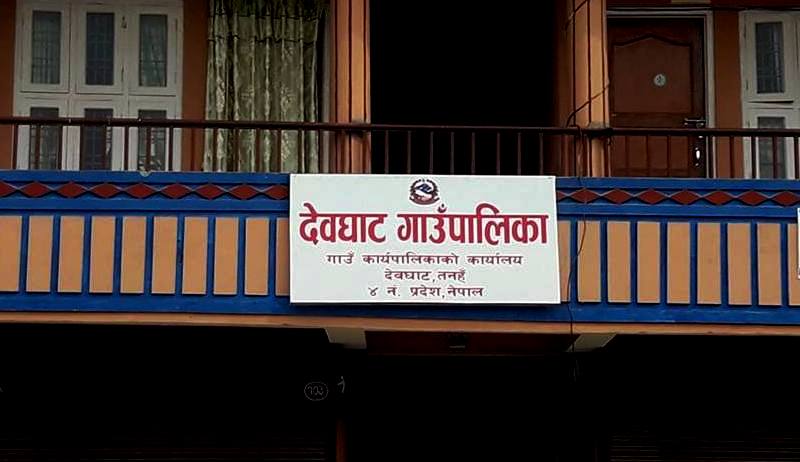 समुदायमा कोरोना देखिएपछि देवघाट गाउँपालिका एक साता सिल