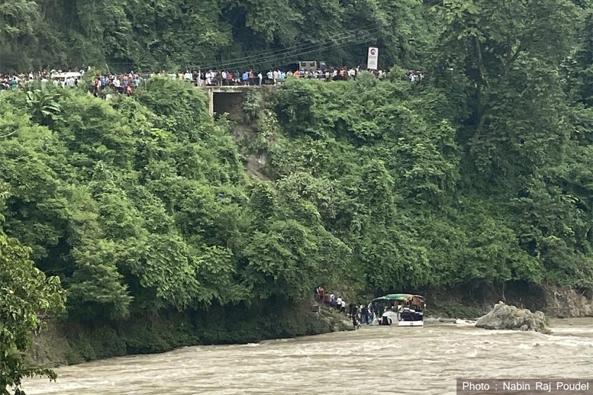 धादिङ बस दुर्घटना अपडेट : ८ जनाको मृत्यु, १६ जना घाइतेको उद्धार