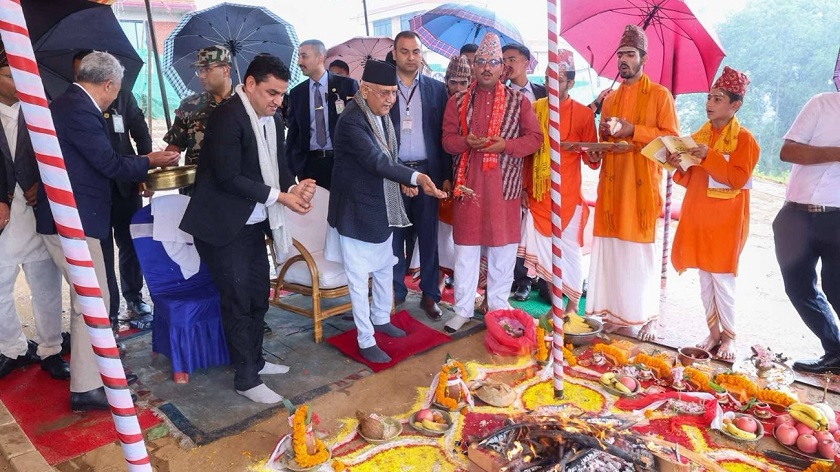 धुलिखेल अस्पतालको ‘ट्रमा एन्ड इमर्जेन्सी सेन्टर’को प्रधानमन्त्री ओलीले गरे शिलान्यास