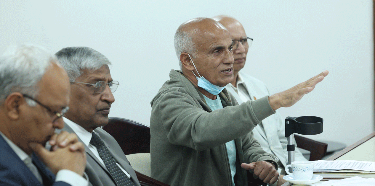 डा. गोविन्द केसीले प्रधानमन्त्री कार्कीलाई बुझाए १० बुँदे ज्ञापन पत्र