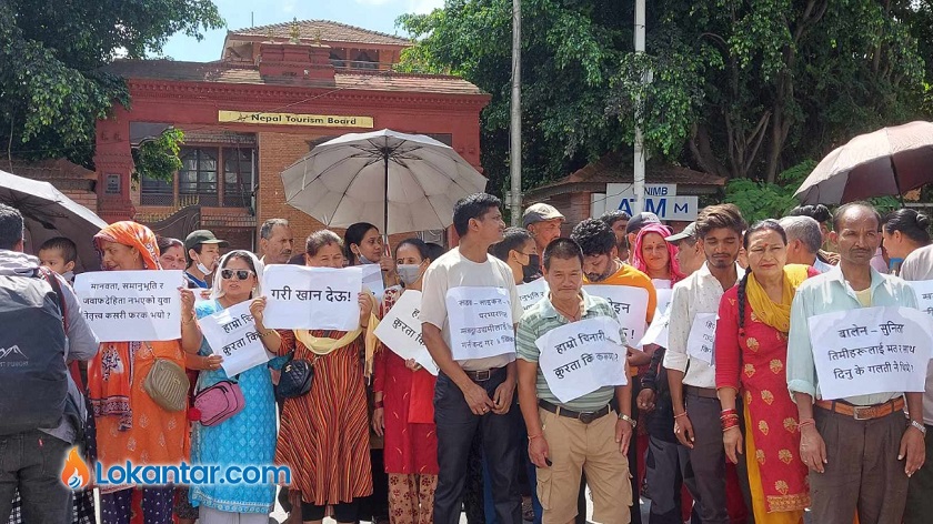 ९ दिनसम्म उभिएर धर्ना दिँदा ईः को स्वास्थ्य नाजुक, उभिनसमेत दुइवटा लौरोको सहायता