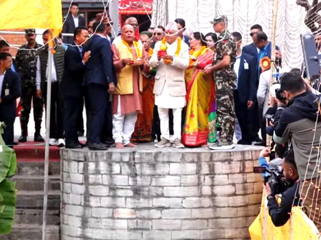 राष्ट्रपति पौडेल गुहेश्वरी पुगेर छठ पूजामा सहभागी