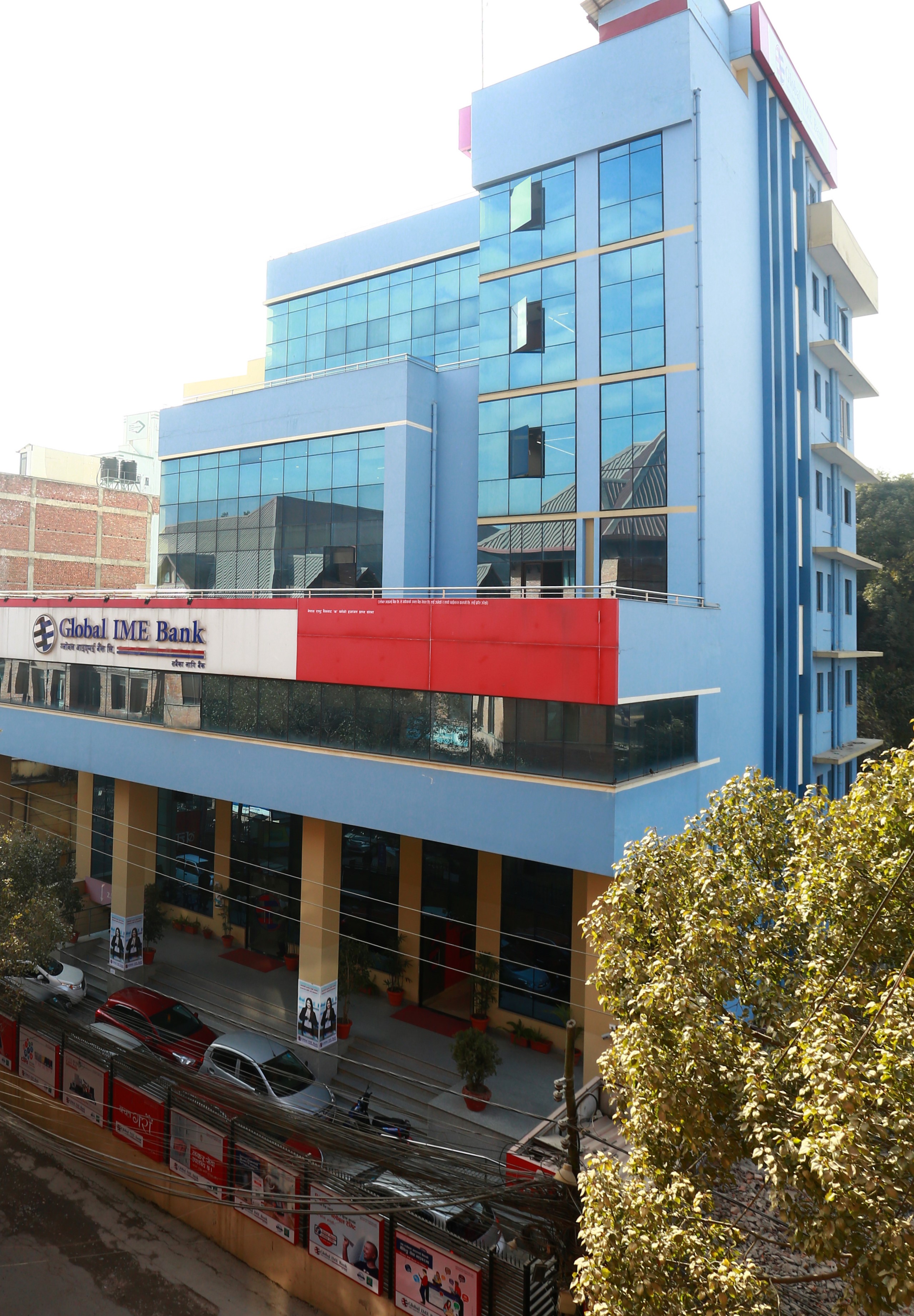 ग्लोबल आइएमई बैंक गाईघाट शाखाद्वारा अटो चालकहरुलाई क्यूआर कोड वितरण