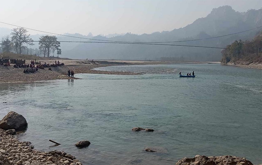 भेरी र नारायणीमा बेपत्ता भएका दुई जनाको खोजी गर्न सशस्त्रको गोताखोर परिचालन