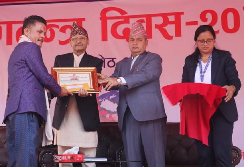 चितवनका पत्रकार अनिल ढकाललाई ‘ विकास पत्रकारिता पुरस्कार’ प्रदान