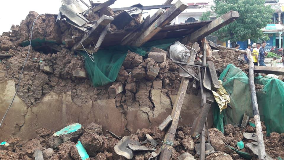 कालीकोटमा पाँच तले घर भत्किँदा ६ जना घाइते