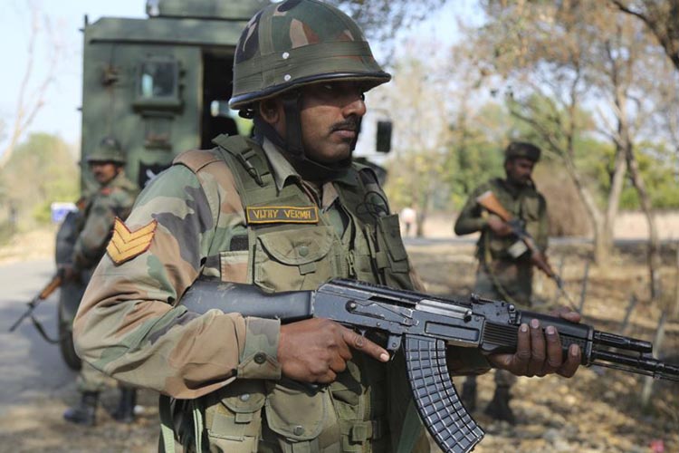 भारतीय सेनाको नियन्त्रणमा चिनियाँ सैनिक