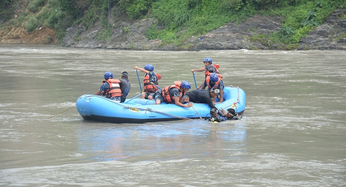 सप्तकोशीमा बेपत्ता गोताखोरको खोजी कार्य सुरु