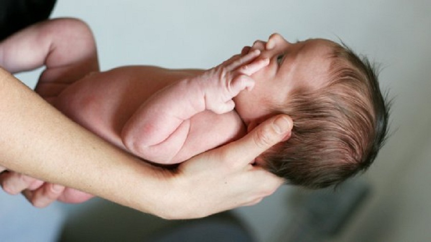 कोभिड–१९ संक्रमित आमावाट जन्मेका दुई बच्चाकाे मस्तिष्कमा क्षति :अध्ययन
