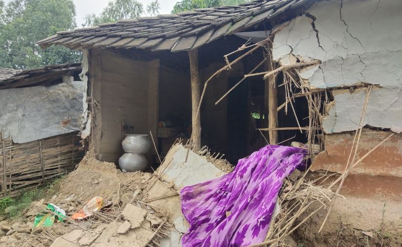 ढल्केवरमा हात्तीको बितण्डा, स्थानीयको सात घर भत्कायो