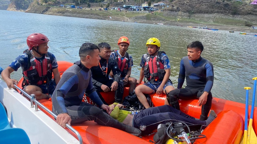 इन्द्रसरोवर तालमा बेपत्ता भएकाको शव सशस्त्र प्रहरीको गोताखोरले निकाल्यो