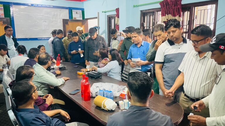 महासंघको स्थापना दिवसको अवसरमा चितवनका पत्रकारको स्वास्थ्य परीक्षण
