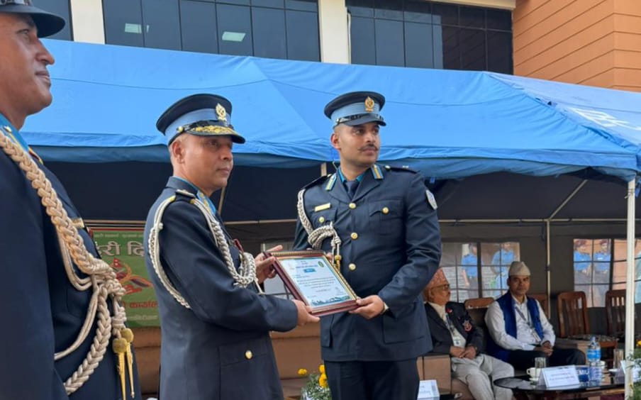  मुग्लिनका प्रहरी इन्स्पेक्टर सिंह सम्मानित