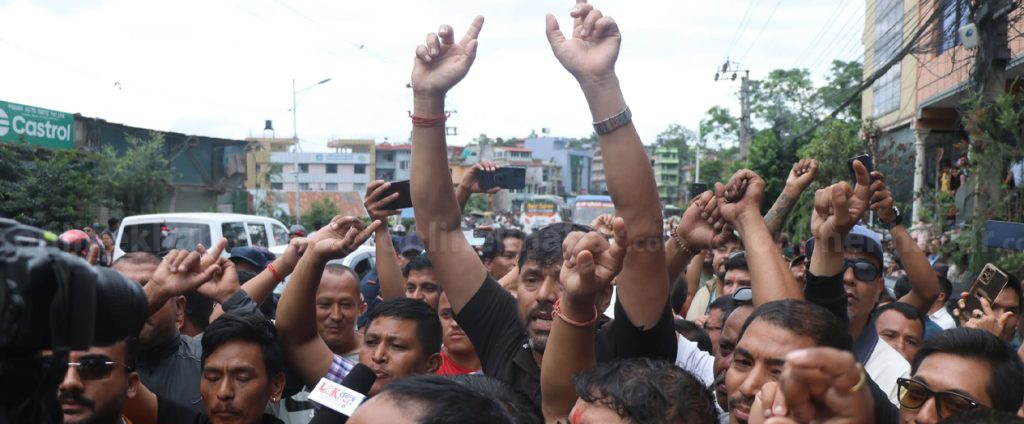 नख्खु कारागार अगाडि रविको पक्षमा नाराबाजी