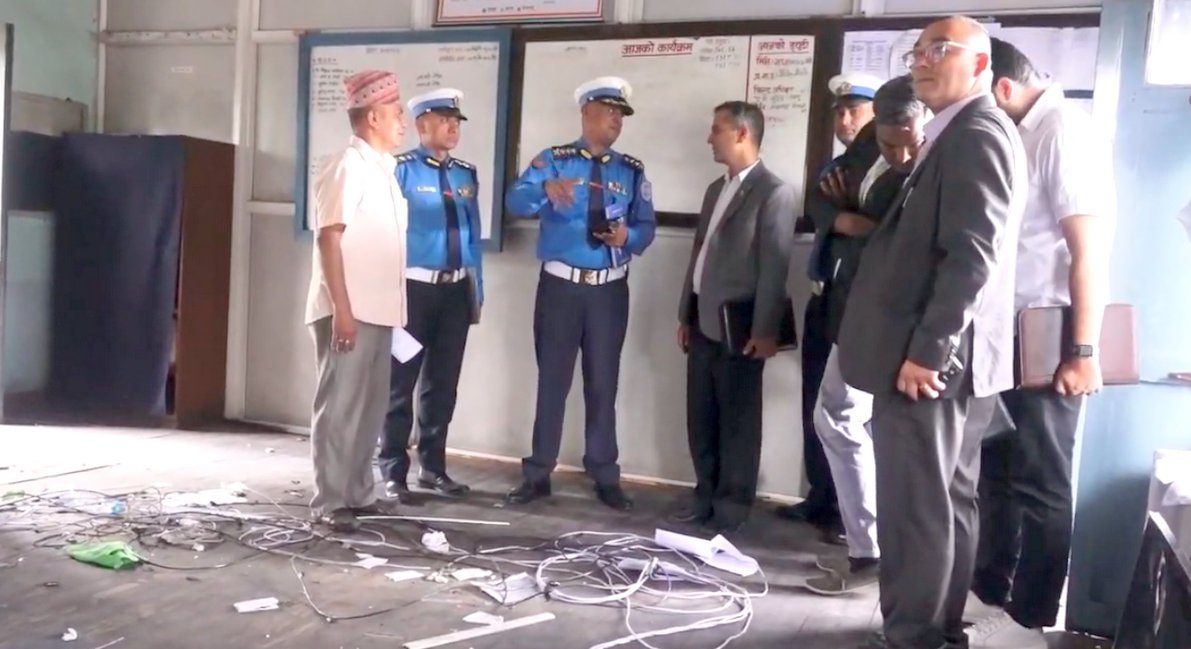 उच्च मनोबलका साथ काममा खटिन ट्राफिक प्रहरीलाई गृहमन्त्रीको आग्रह