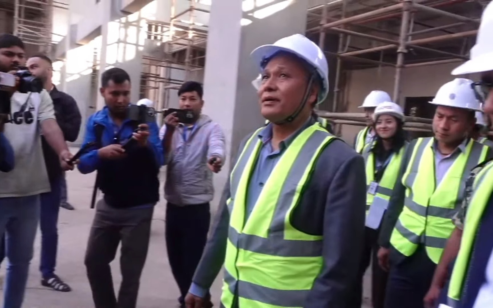 संसद भवन तोकिएको समयमा सम्पन्न नगरिए ठेक्का सम्झौता बमोजिम कारबाही गर्ने मन्त्री घिसिङको चेतावनी