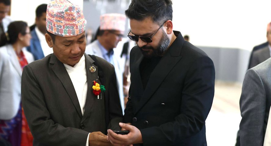 प्रधानमन्त्री बालेन र सांसद साम्पाङबीच भेटवार्ता