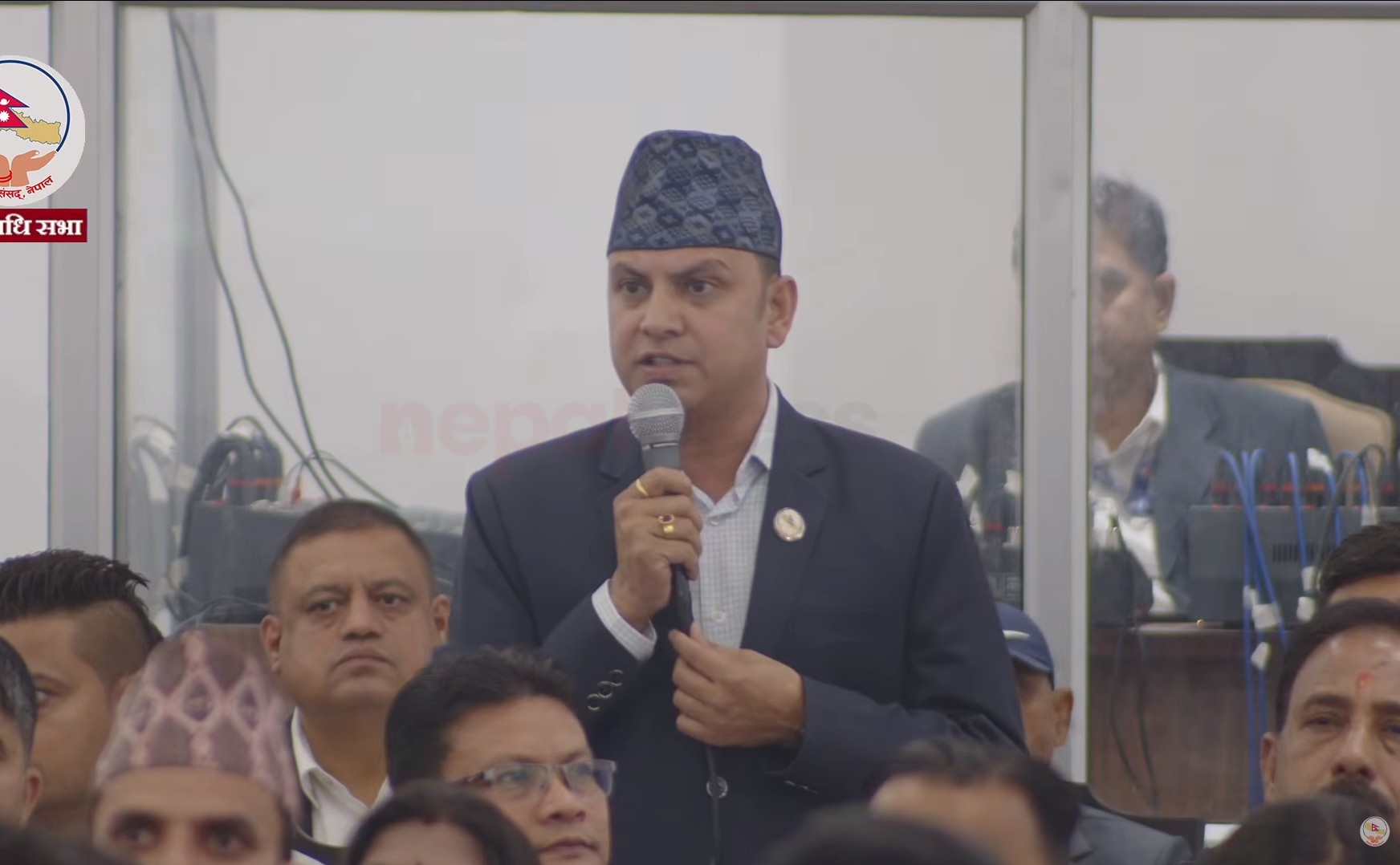 प्रश्नको अस्तित्व नभएपछि जनता सदनमा छिर्छन्ः मनिष झा