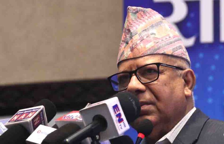 सबै कम्युनिस्टले आत्मसमीक्षा गरौं: माधव नेपाल