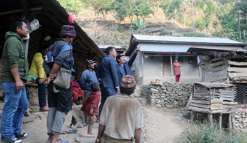 इच्छाकामनाको चेपाङ गाउँ ताल्तीमा एक वर्ष अघि नै पोल गड्यो तर विजुली बलेन