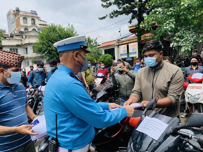 चोरी भएका ३३ वटा मोटरसाईकल र ८ वटा स्कुटर धनीलाई हस्तान्तरण