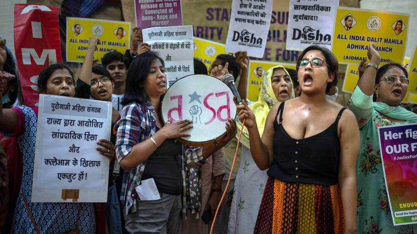 बलात्कारीलाई रिहा गरेको आरोपमा भारतभर प्रदर्शन