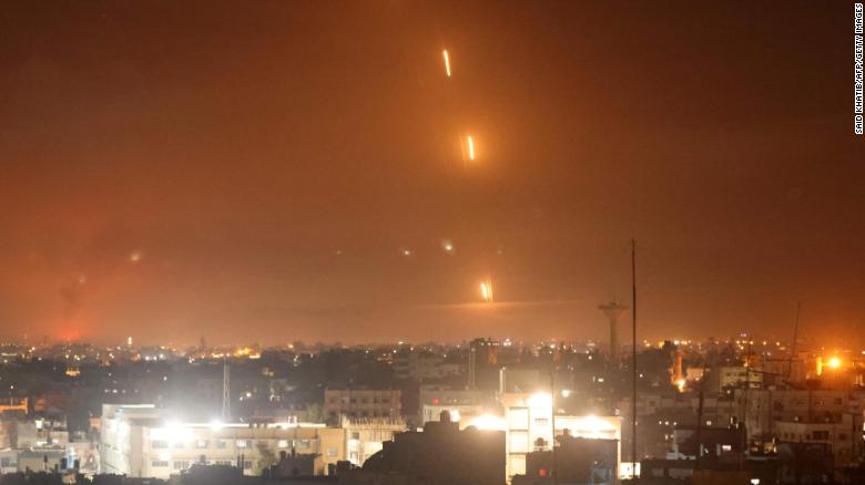 गाजामा प्यालेस्टाइनी र इजरायली बिच हवाई आक्रमण जारी, एकै दिन ४२ जनाको मृत्यु