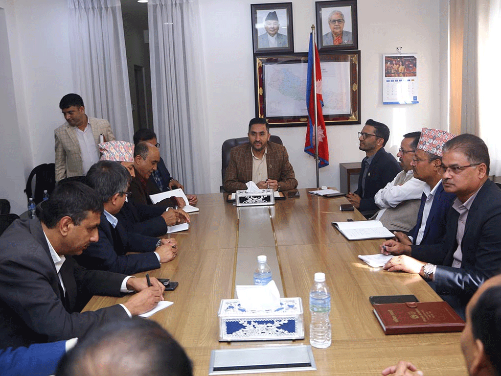 सरकारको प्राथमिकता निर्वाचन, सुशासन र भ्रष्टाचार नियन्त्रण : सञ्चारमन्त्री खरेल