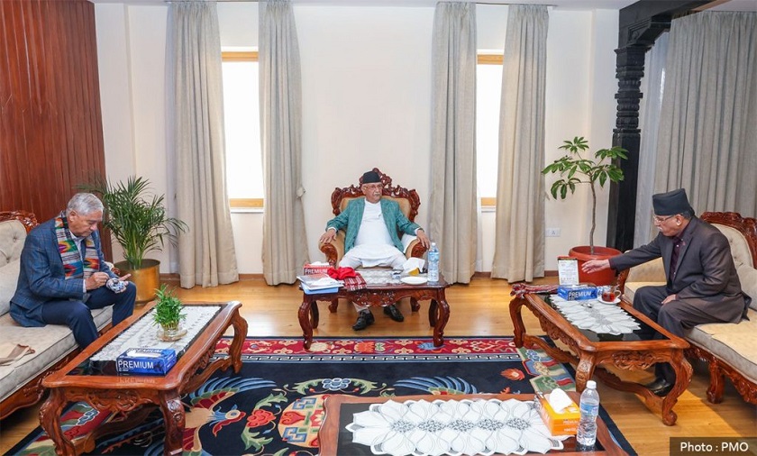 सिंहदरबारमा शीर्ष नेताहरूबिच छलफल हुँदै