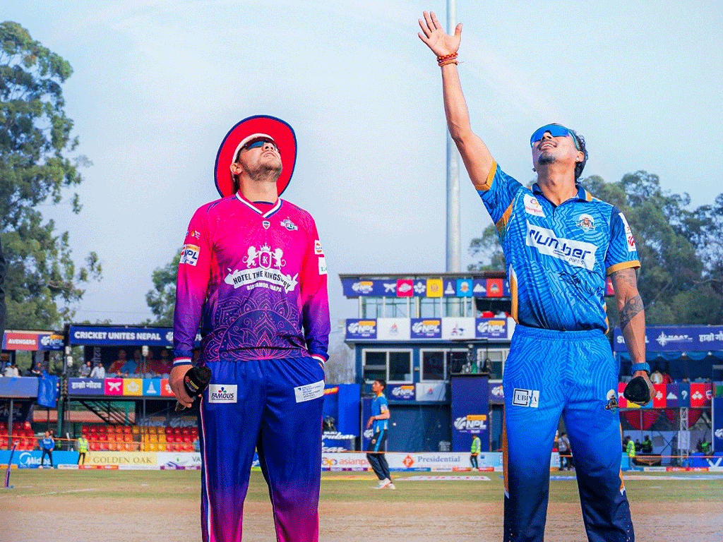 कर्णाली याक्सविरूद्ध टस जितेर पहिले फिल्डिङ गर्दै जनकपुर बोल्ट्स